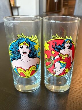 Wonder Woman Retro Cocktail Glasses - Set of 2